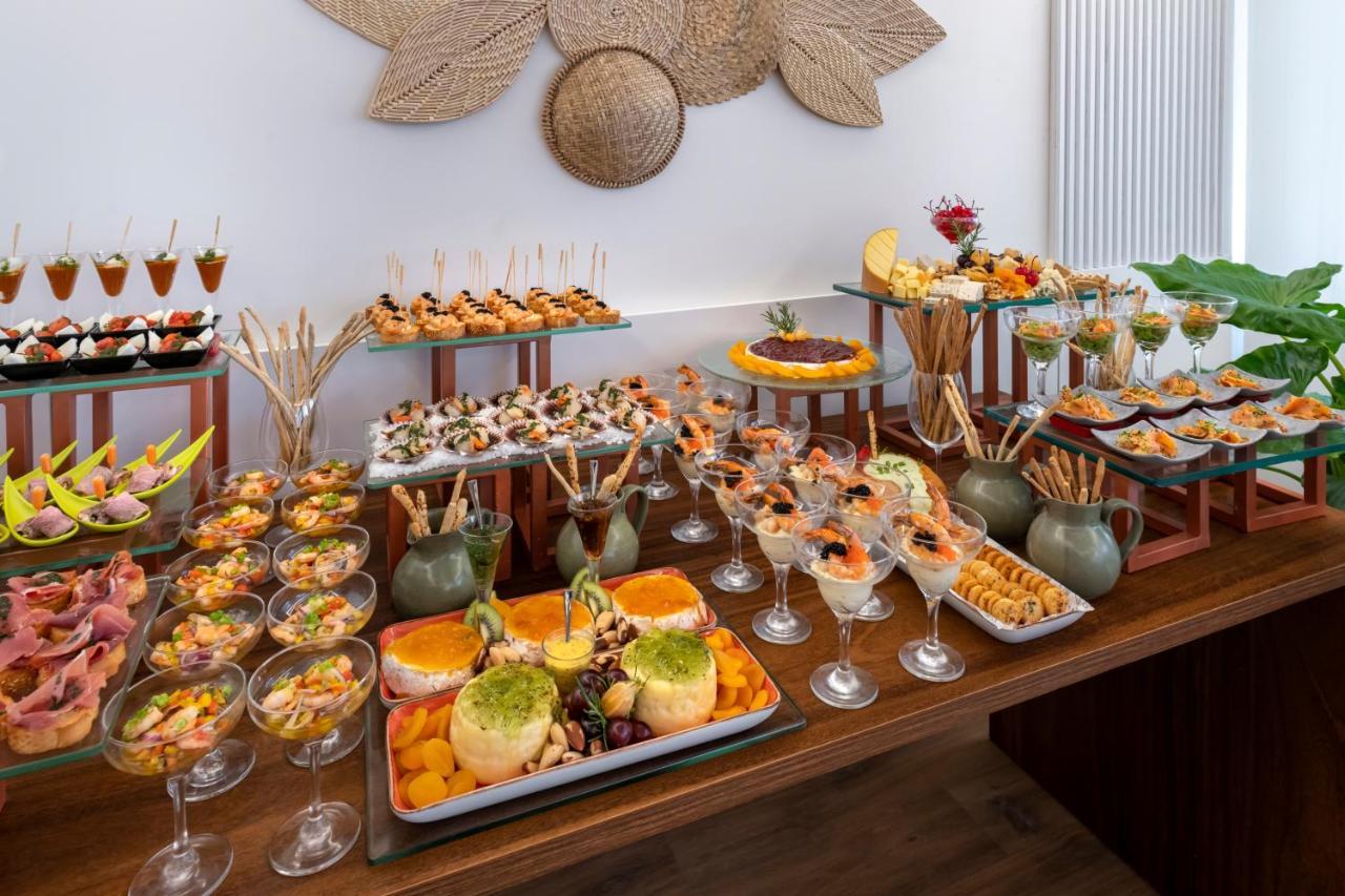 Serhs Natal Grand Hotel & Resort Zewnętrze zdjęcie A buffet of tapas